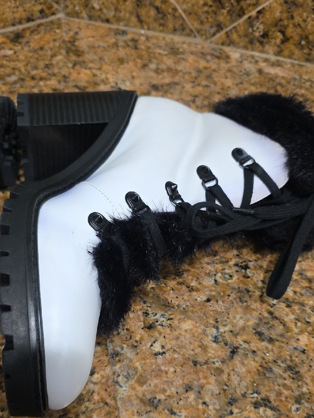 Guess Faux Fur Lined Block Heel Boots - SZ 10 - Picture 6 of 14